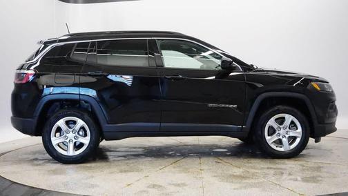 Diamond Black Crystal Pearlcoat 2023 Jeep Compass Latitude