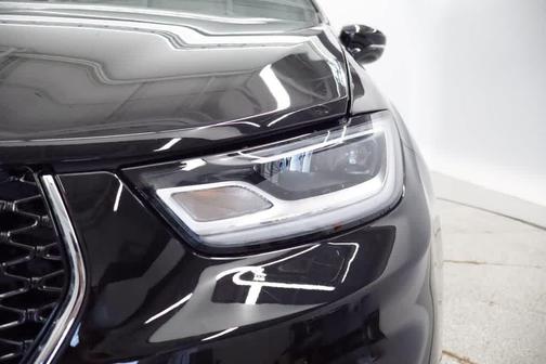 Diamond Black Crystal Pearlcoat 2026 Chrysler Pacifica L