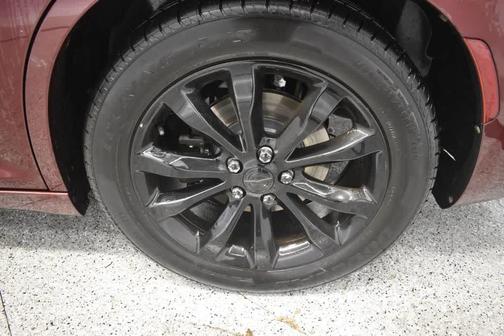 2017 Chrysler 300 Limited