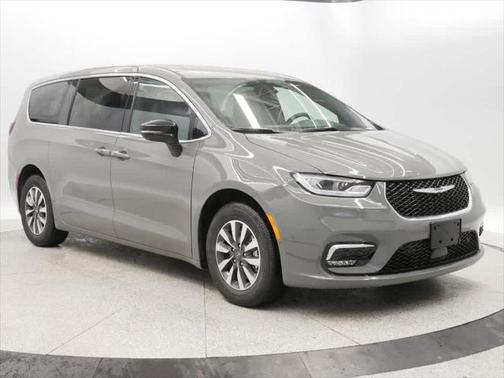 2025 Chrysler Pacifica Hybrid Select
