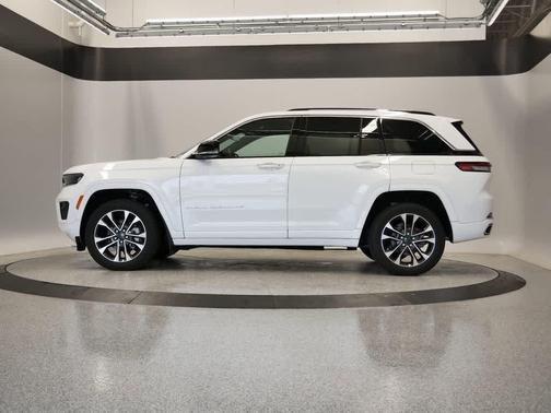 2022 Jeep Grand Cherokee Overland