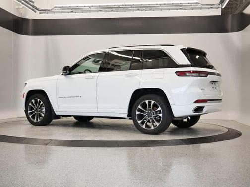 2022 Jeep Grand Cherokee Overland