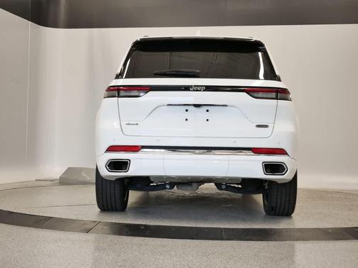 2022 Jeep Grand Cherokee Overland