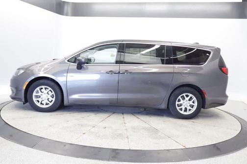 Granite Crystal Metallic Clearcoat 2017 Chrysler Pacifica LX