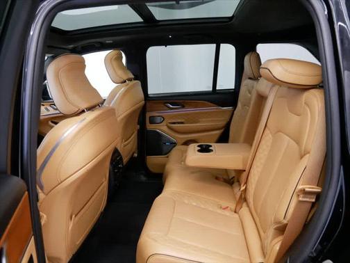 2022 Jeep Grand Cherokee Summit