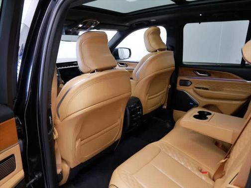 2022 Jeep Grand Cherokee Summit