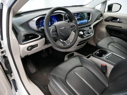 Bright White Clearcoat 2024 Chrysler Pacifica Hybrid Select