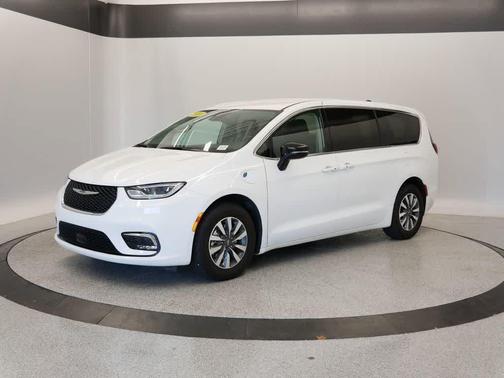 Bright White Clearcoat 2024 Chrysler Pacifica Hybrid Select