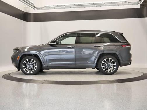 2022 Jeep Grand Cherokee Overland