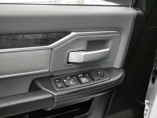2019 RAM 2500 Big Horn Crew Cab 4x4 6'4' Box