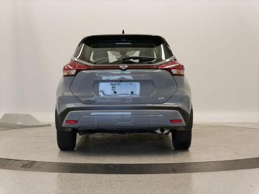 2022 Nissan Kicks SR