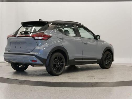 2022 Nissan Kicks SR