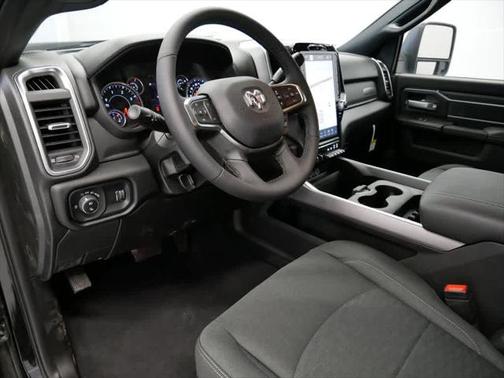 2025 RAM 3500 Big Horn Crew Cab 4x4 6'4' Box
