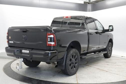 Diamond Black Crystal Pearlcoat 2024 RAM 3500 Laramie Crew Cab 4x4 6'4' Box