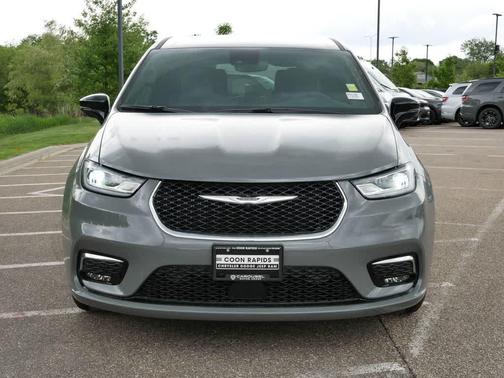 2025 Chrysler Pacifica Hybrid Select