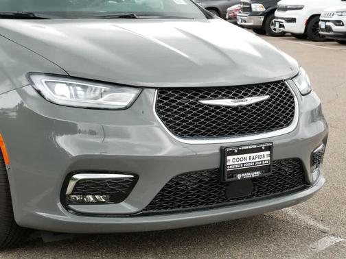 2025 Chrysler Pacifica Hybrid Select