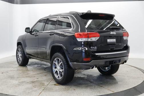 Diamond Black Crystal Pearlcoat 2018 Jeep Grand Cherokee Sterling Edition