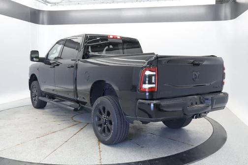 Diamond Black Crystal Pearlcoat 2024 RAM 2500 Big Horn Crew Cab 4x4 6'4' Box