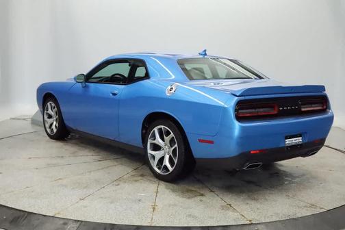 B5 Blue Pearlcoat 2016 Dodge Challenger SXT