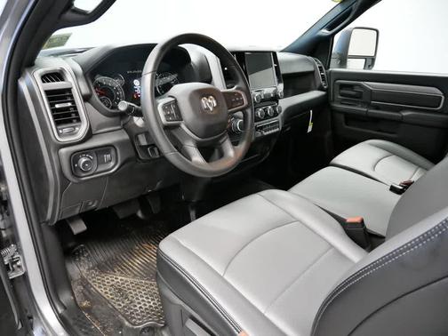 2024 RAM 3500 Tradesman Regular Cab 4x4 8' Box