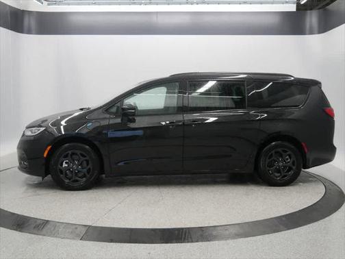 2025 Chrysler Pacifica Hybrid Premium S Appearance Pkg