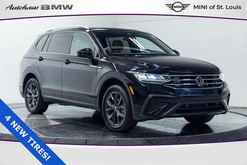 Deep Black Pearl 2023 Volkswagen Tiguan 2.0T SE