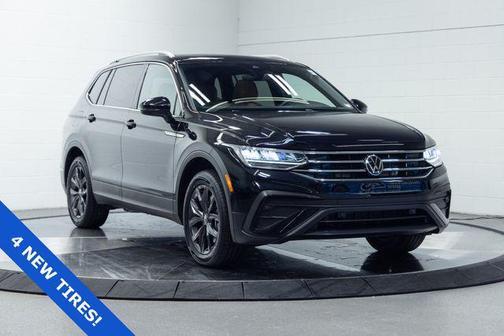 Deep Black Pearl 2023 Volkswagen Tiguan 2.0T SE