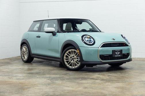 2025 MINI Hardtop Signature Plus