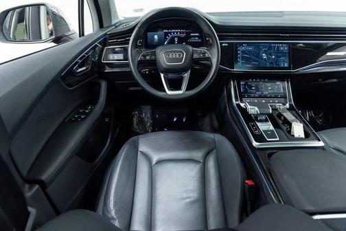 2024 Audi Q7 45 Premium Plus