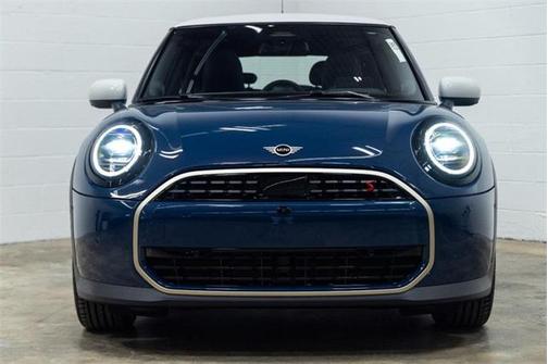 2025 MINI Hardtop Iconic
