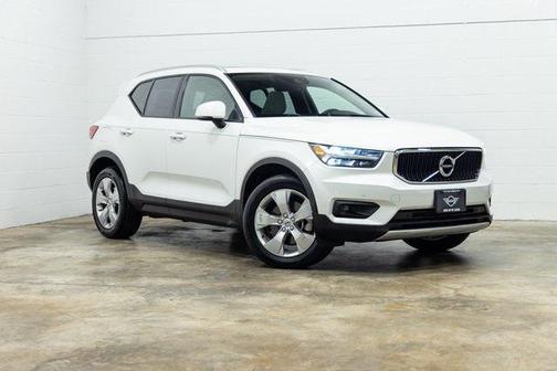 2021 Volvo XC40 T5 Momentum