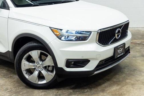 2021 Volvo XC40 T5 Momentum
