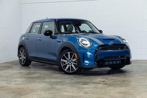 2022 MINI Hardtop Iconic
