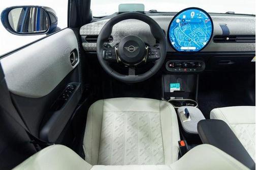 Icy Sunshine Blue Metallic 2026 MINI Hardtop Signature Plus
