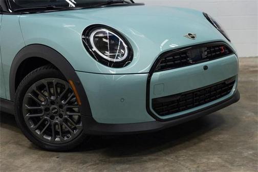 2025 MINI Hardtop Iconic