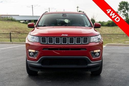 Photo 3 of 27 of 2018 Jeep Compass Latitude