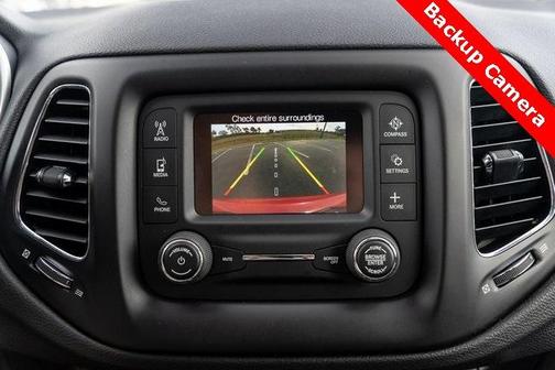 Photo 5 of 27 of 2018 Jeep Compass Latitude