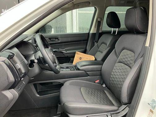 2024 Nissan Pathfinder S