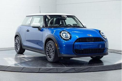 Icy Sunshine Blue Metallic 2026 MINI Hardtop Signature Plus