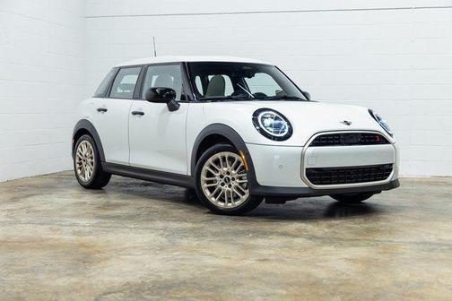 Nanuq White Metallic 2025 MINI Hardtop Signature Plus