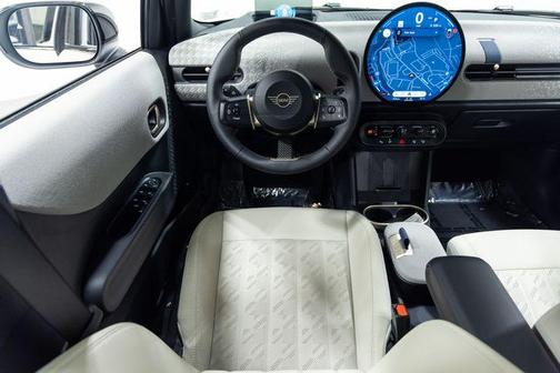 Nanuq White Metallic 2025 MINI Hardtop Signature Plus