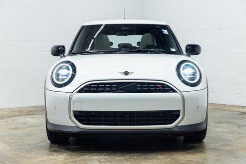 Nanuq White Metallic 2025 MINI Hardtop Signature Plus
