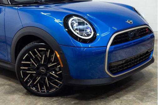 2026 MINI Convertible Signature Plus