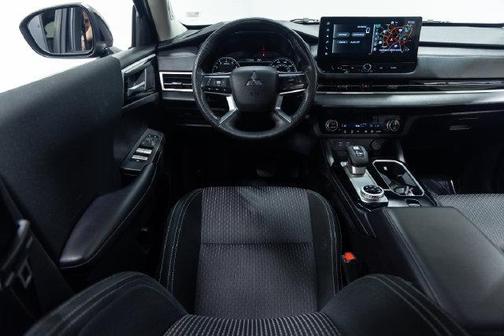 Black 2025 Mitsubishi Outlander ES