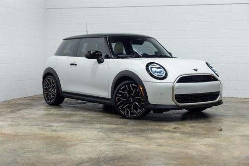 2025 MINI Hardtop Signature Plus