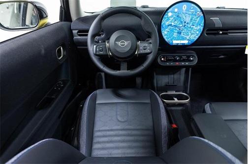 2025 MINI Hardtop Signature Plus