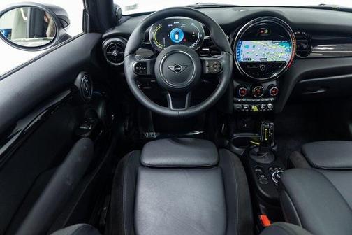 2024 MINI SE Hardtop Signature