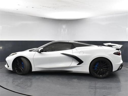 Photo 2 of 47 of 2022 Chevrolet Corvette Stingray w/2LT