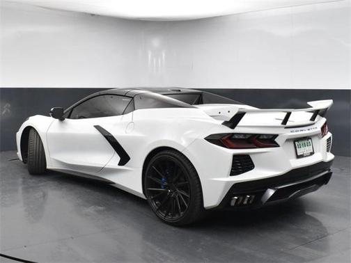 Photo 3 of 47 of 2022 Chevrolet Corvette Stingray w/2LT