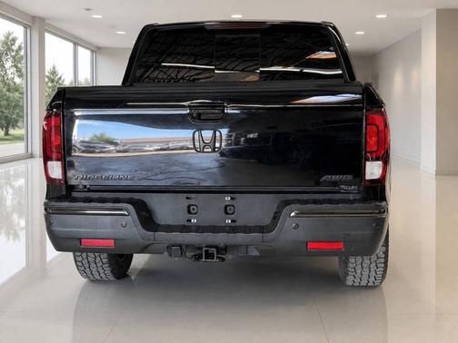 Crystal Black Pearl 2017 Honda Ridgeline Black Edition 4x4 Crew Cab 5.3' Bed